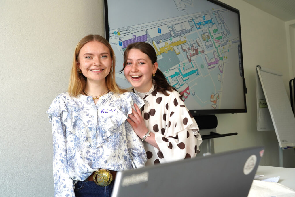 Kathrin Beck (li.) und Salome Lehner